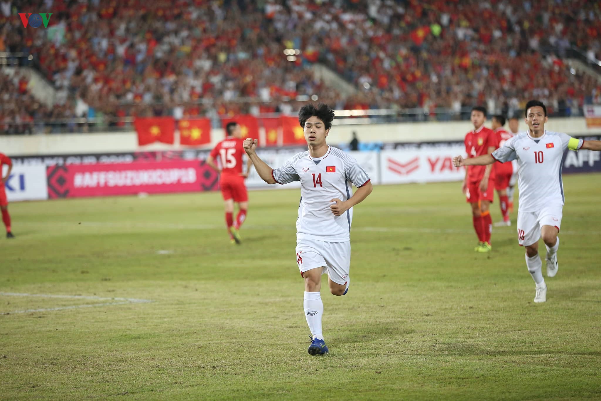 AFF Cup 2018: Việt Nam tạm dẫn đầu bảng A sau chiến thắng dễ dàng trước đội tuyển Lào 